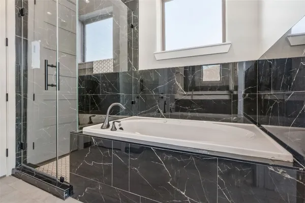 $2,400 | 208 Silverleaf Road, Sweeny, TX 77480