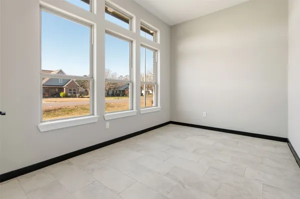 $2,400 | 208 Silverleaf Road, Sweeny, TX 77480