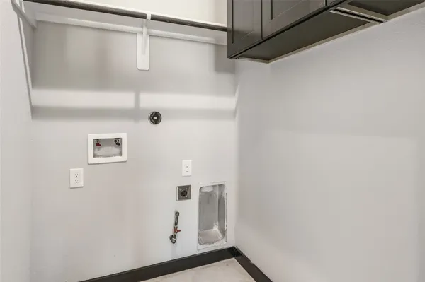 $2,400 | 208 Silverleaf Road, Sweeny, TX 77480