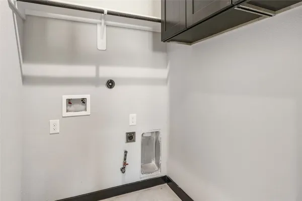 $2,400 | 208 Silverleaf Road, Sweeny, TX 77480