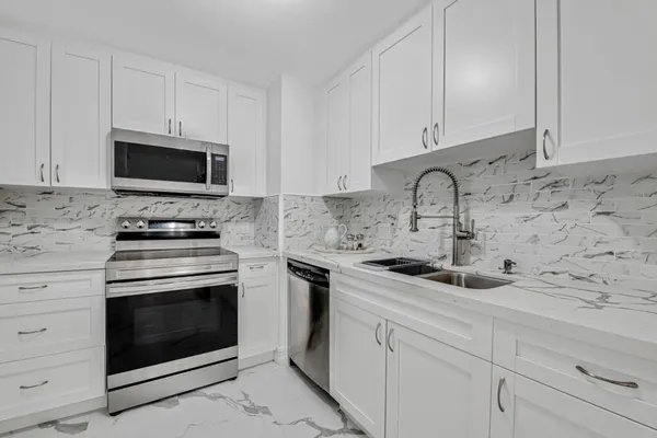 $3,000 | 5600 North Flagler Drive, West Palm Beach, FL 33407