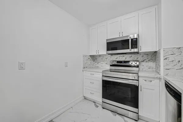 $3,000 | 5600 North Flagler Drive, West Palm Beach, FL 33407