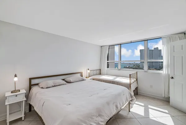 $3,000 | 5600 North Flagler Drive, West Palm Beach, FL 33407