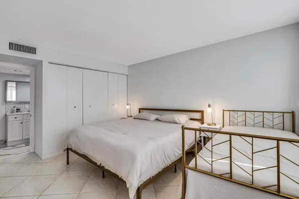 $3,000 | 5600 North Flagler Drive, West Palm Beach, FL 33407