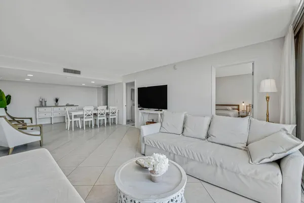 $3,000 | 5600 North Flagler Drive, West Palm Beach, FL 33407