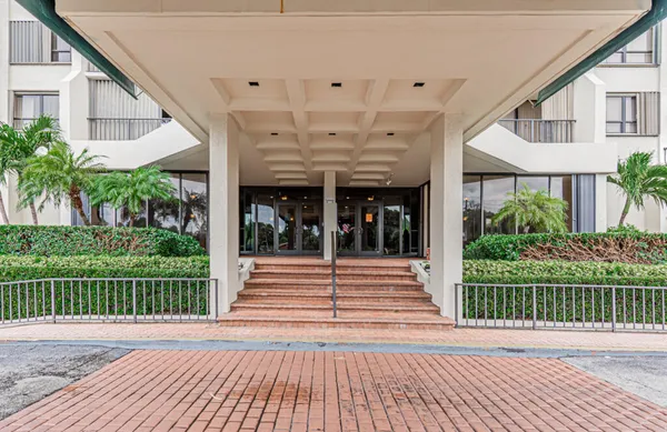 $3,000 | 5600 North Flagler Drive, West Palm Beach, FL 33407