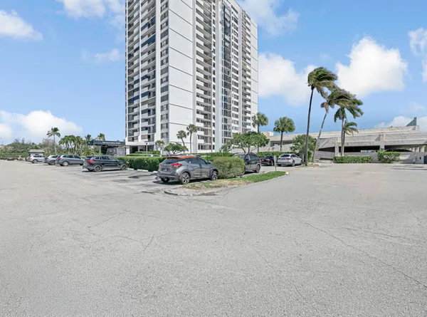 $3,000 | 5600 North Flagler Drive, West Palm Beach, FL 33407