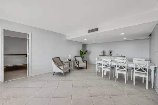 $3,000 | 5600 North Flagler Drive, West Palm Beach, FL 33407