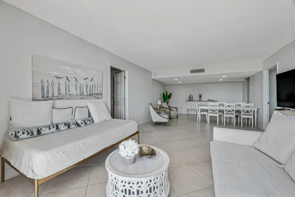 $3,000 | 5600 North Flagler Drive, West Palm Beach, FL 33407