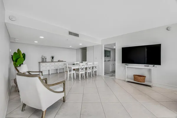 $3,000 | 5600 North Flagler Drive, West Palm Beach, FL 33407