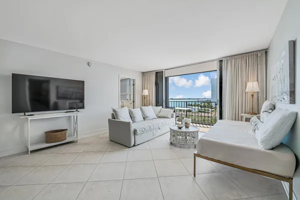 $3,000 | 5600 North Flagler Drive, West Palm Beach, FL 33407