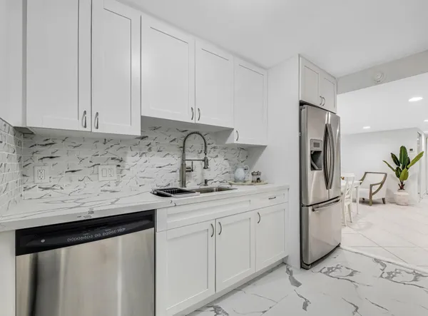 $3,000 | 5600 North Flagler Drive, West Palm Beach, FL 33407