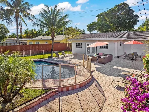$4,300 | 2219 North 35th Avenue, Hollywood, FL 33021
