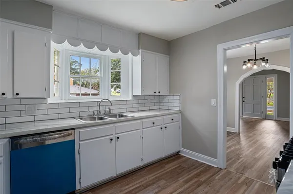 $1,200 | 653 College Street, Shreveport, LA 71104