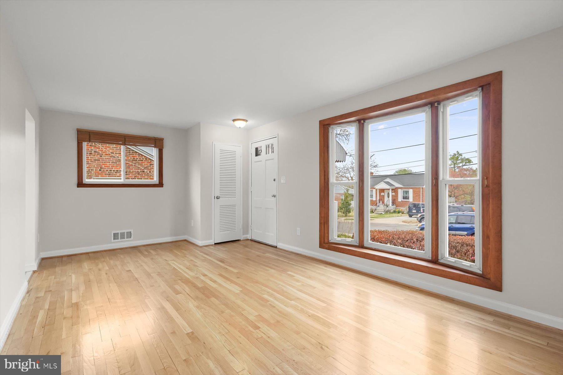 1523 Jasper Street Silver Spring, MD 20902 - Photo 6 of 41 Living Room