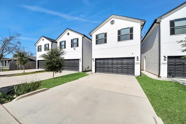 $2,150 | 7963 Birmingham Street, Houston, TX 77028