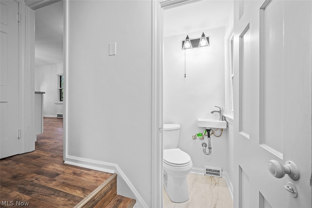 2392 Dysart Road Cleveland, OH 44118 - Photo 15 of 33 Gallery Image 15