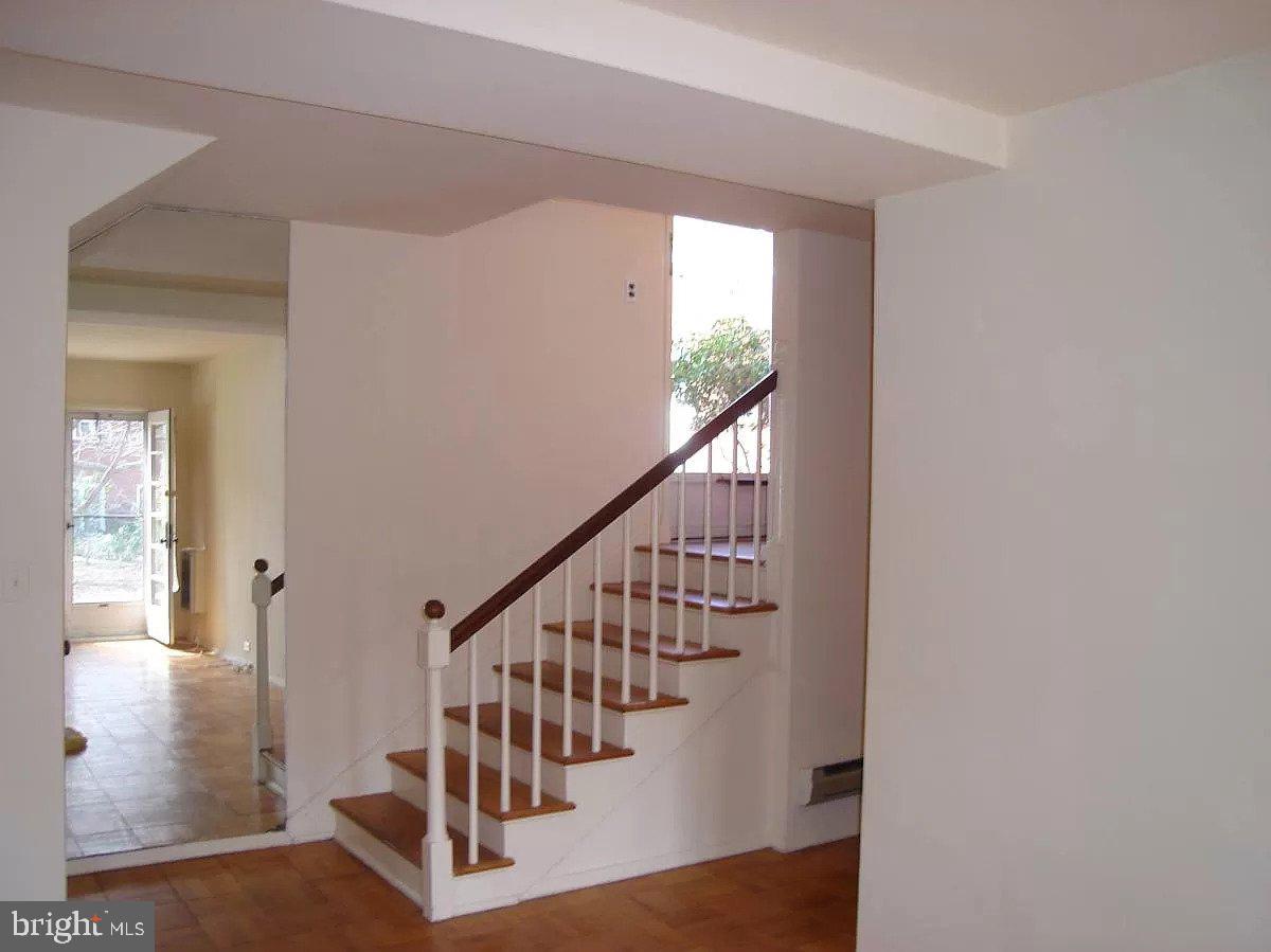 3622 Gunston Road Alexandria, VA 22302 - Photo 3 of 24 Gallery Image 3