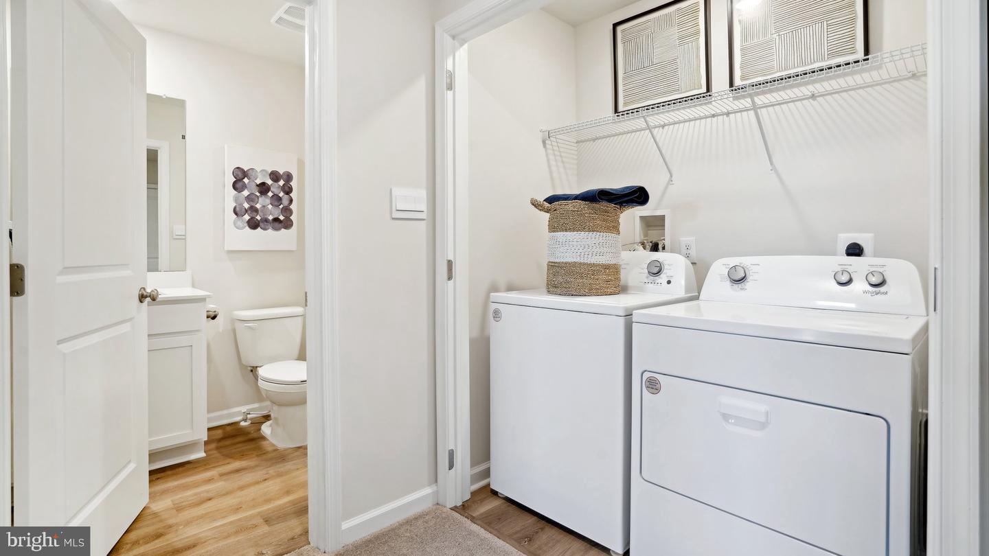 80 Alexander Way Westampton, NJ 08060 - Photo 18 of 45 a utility room with dryer and washer