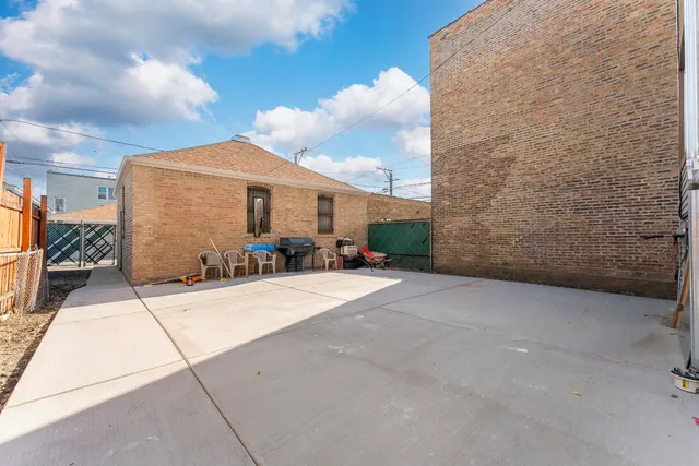 $2,000 | 2419 North Kostner Avenue, Unit 1, Chicago, IL 60639