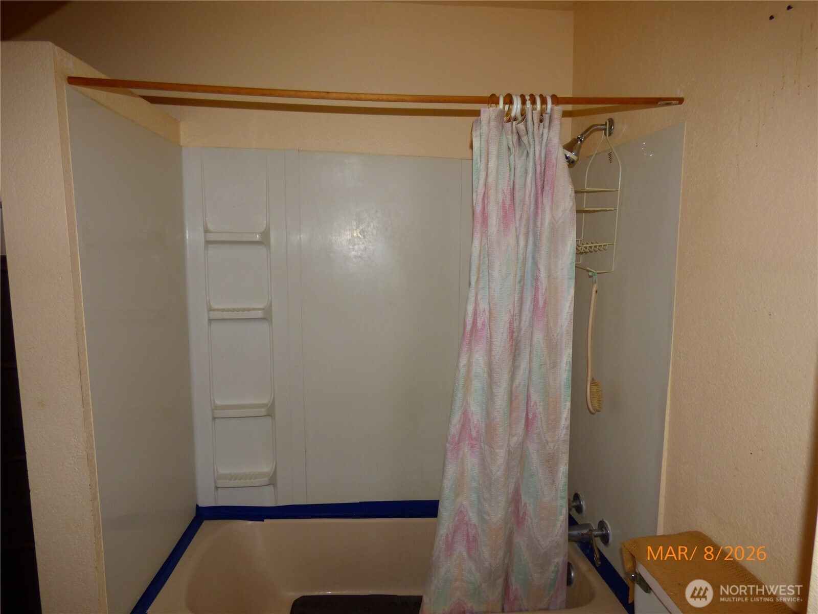 1801 West Second Street Aberdeen, WA 98520 - Photo 11 of 16 a bathroom with a shower and a glass door