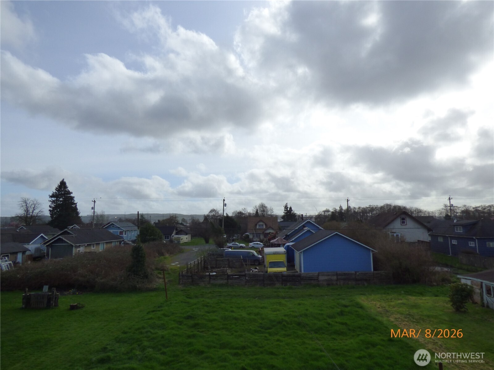 1801 West Second Street Aberdeen, WA 98520 - Photo 16 of 16 a view of a town with barn in the background