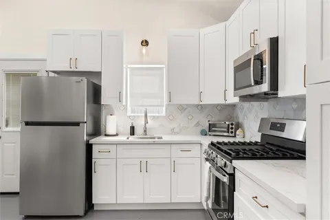 $1,295,000 | 3903 West 59th Place, Los Angeles, CA 90043