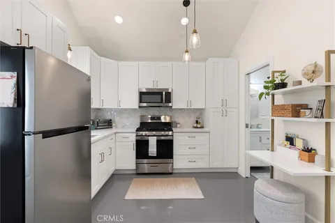 $1,295,000 | 3903 West 59th Place, Los Angeles, CA 90043
