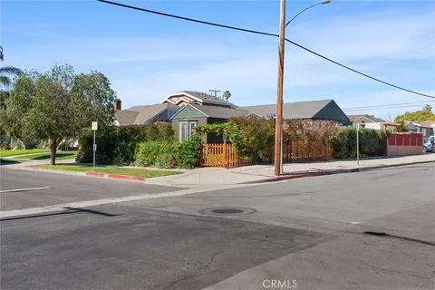 $1,295,000 | 3903 West 59th Place, Los Angeles, CA 90043