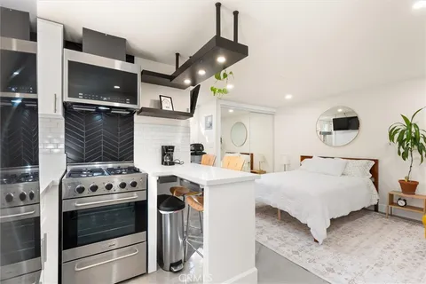 $1,295,000 | 3903 West 59th Place, Los Angeles, CA 90043