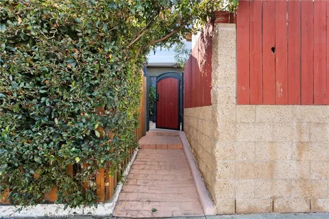 $1,295,000 | 3903 West 59th Place, Los Angeles, CA 90043