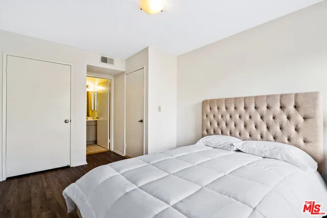 $2,000 | 3600 Bagley Avenue, Unit 206, Los Angeles, CA 90034