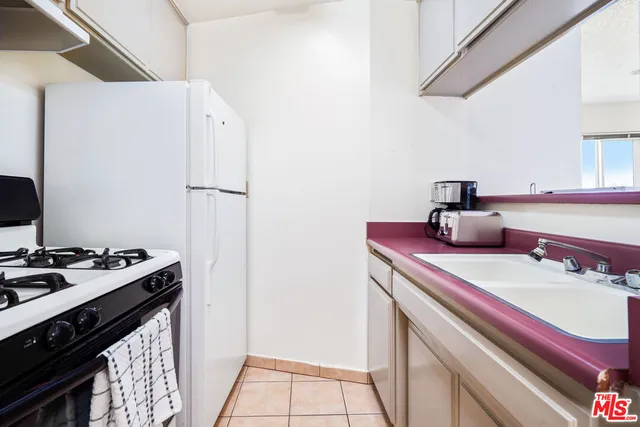 $2,000 | 3600 Bagley Avenue, Unit 206, Los Angeles, CA 90034