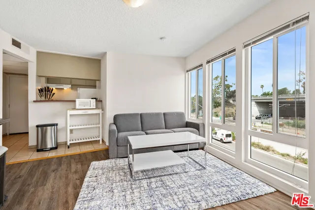 $2,000 | 3600 Bagley Avenue, Unit 206, Los Angeles, CA 90034