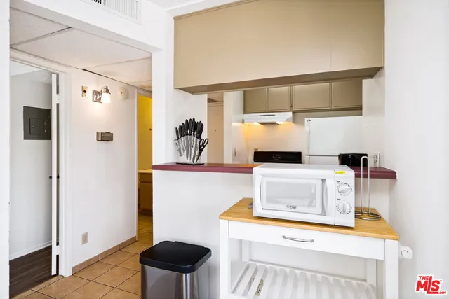 $2,000 | 3600 Bagley Avenue, Unit 206, Los Angeles, CA 90034