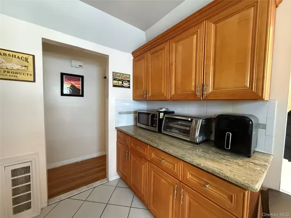 $3,600 | 525 East Olive Street, Long Beach, NY 11561