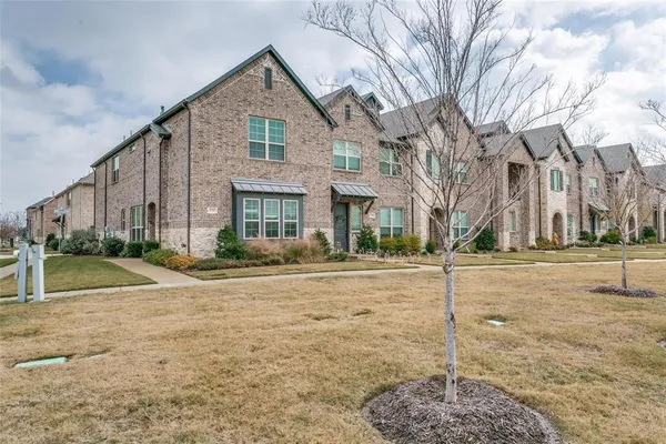$2,700 | 2732 Vista Park Lane, Lewisville, TX 75067