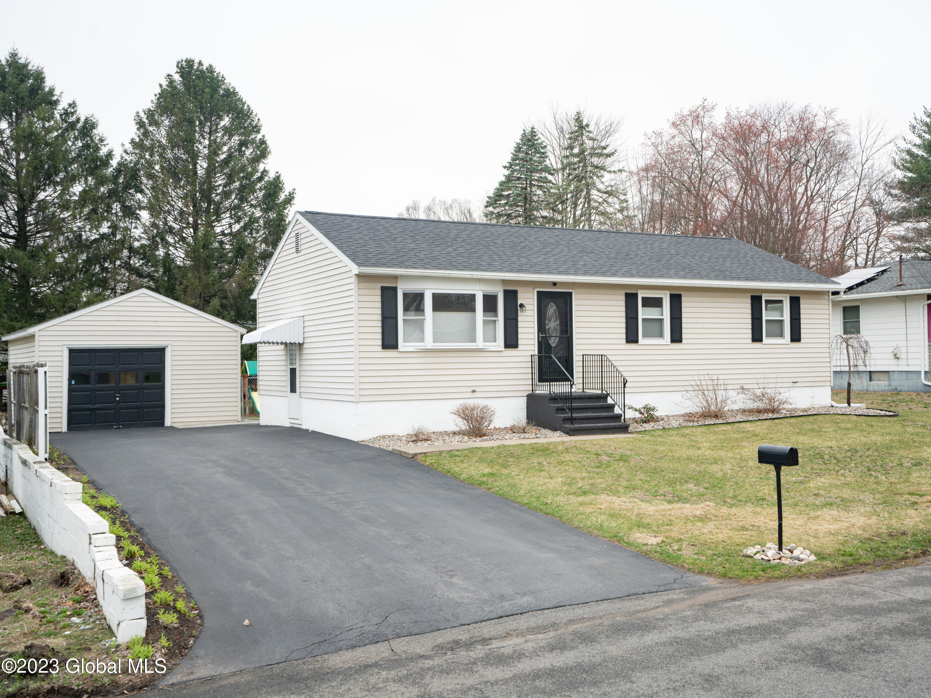 2 Elgin Street, Colonie, NY 12205 Compass