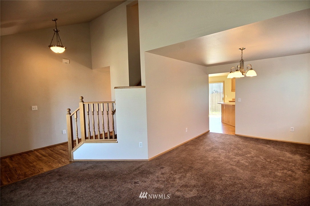 531 South 53rd Place Renton, WA 98055 - Photo 3 of 25