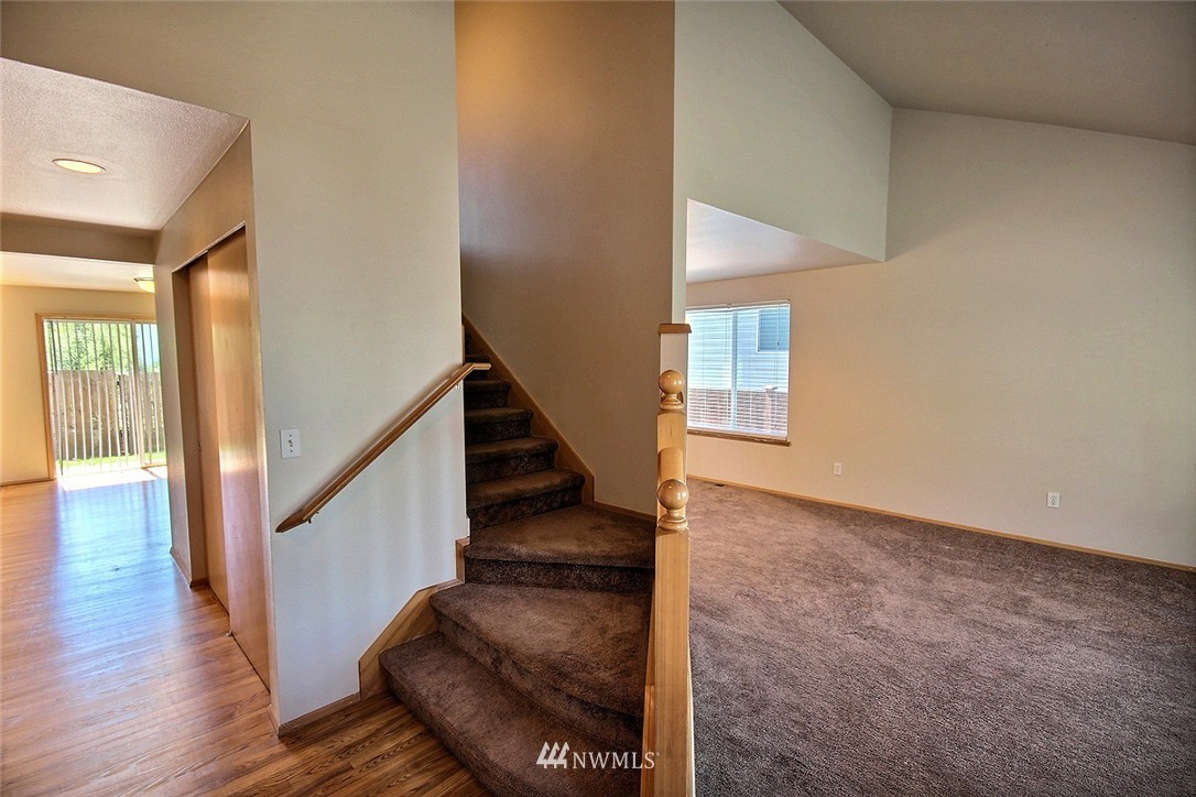 531 South 53rd Place Renton, WA 98055 - Photo 4 of 25