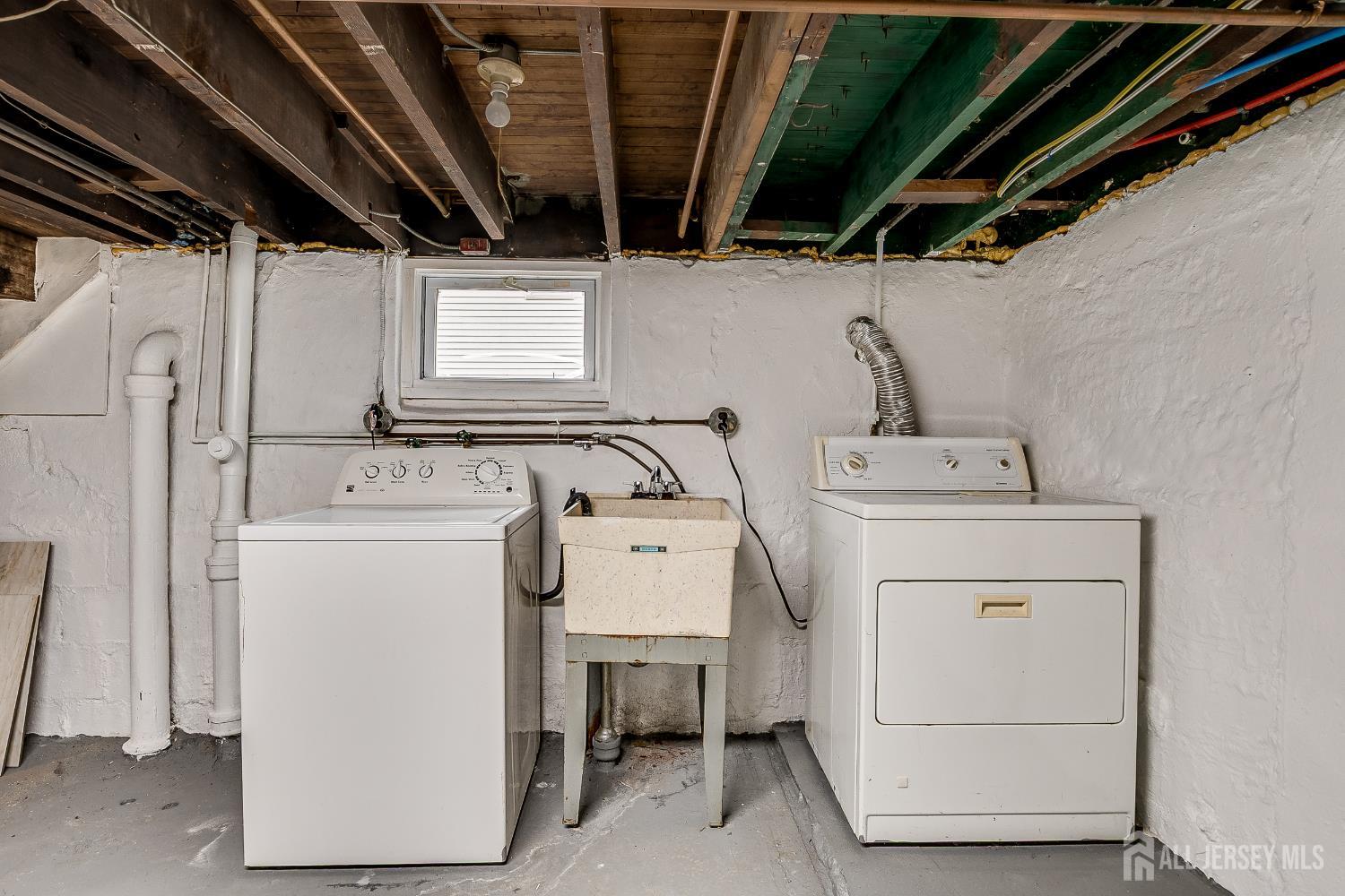 93 Player Avenue Edison, NJ 08817 - Photo 17 of 29 a utility room with dryer and washer