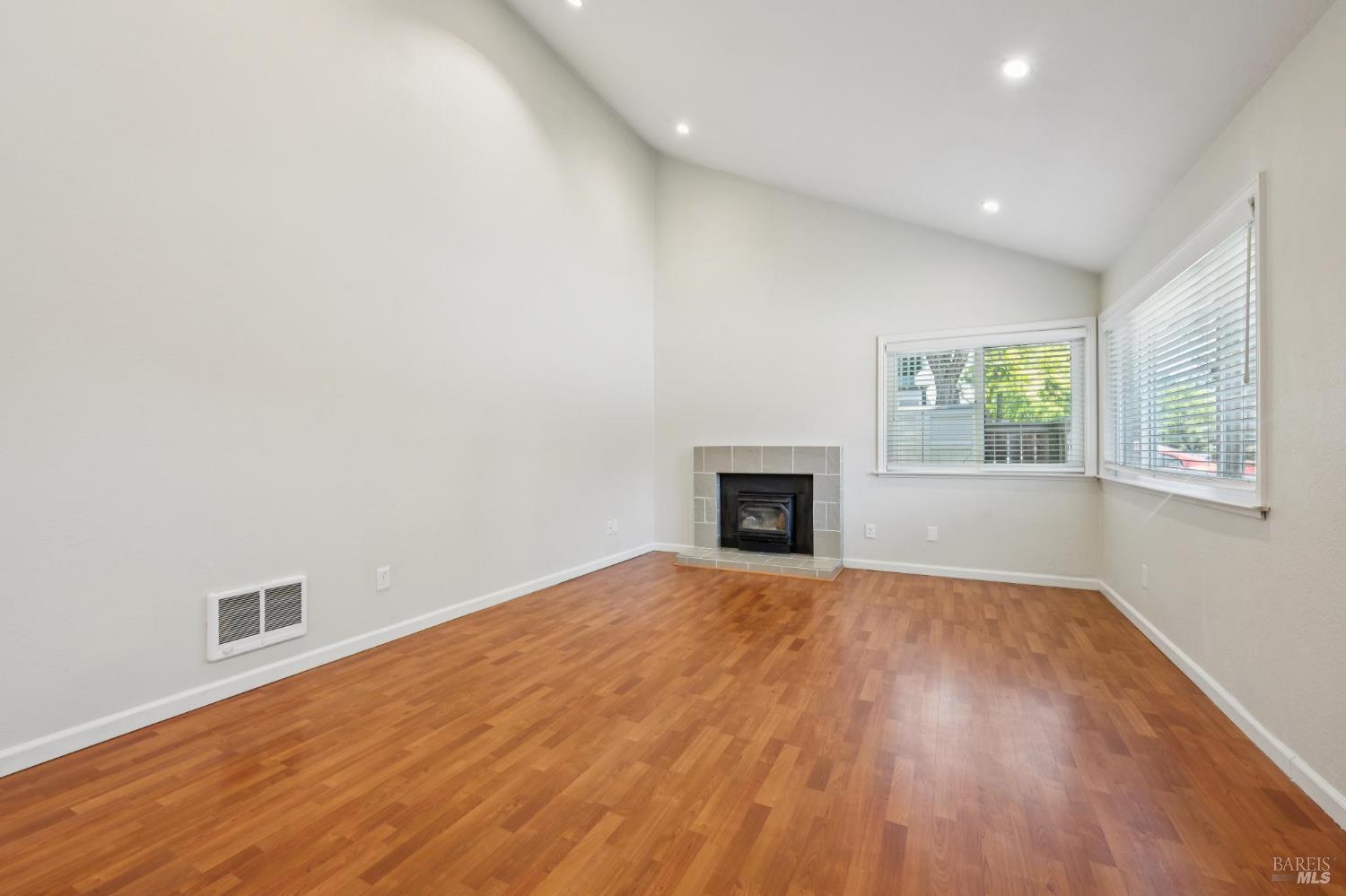 734 Racquet Club Circle Rohnert Park, CA 94928 - Photo 5 of 35