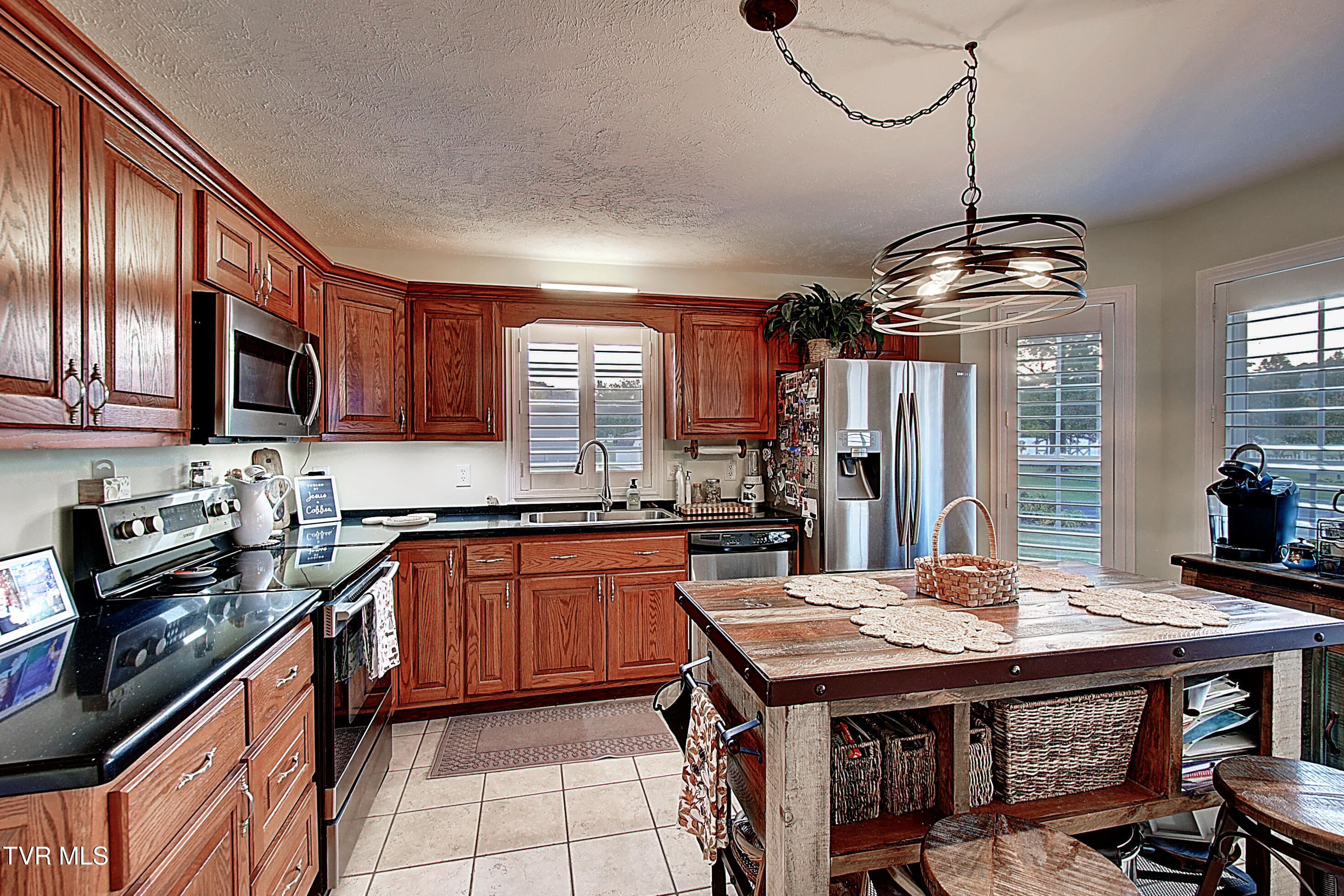 221 Blue Springs Road Elizabethton, TN 37643 - Photo 16 of 47 DSC_0163And8more