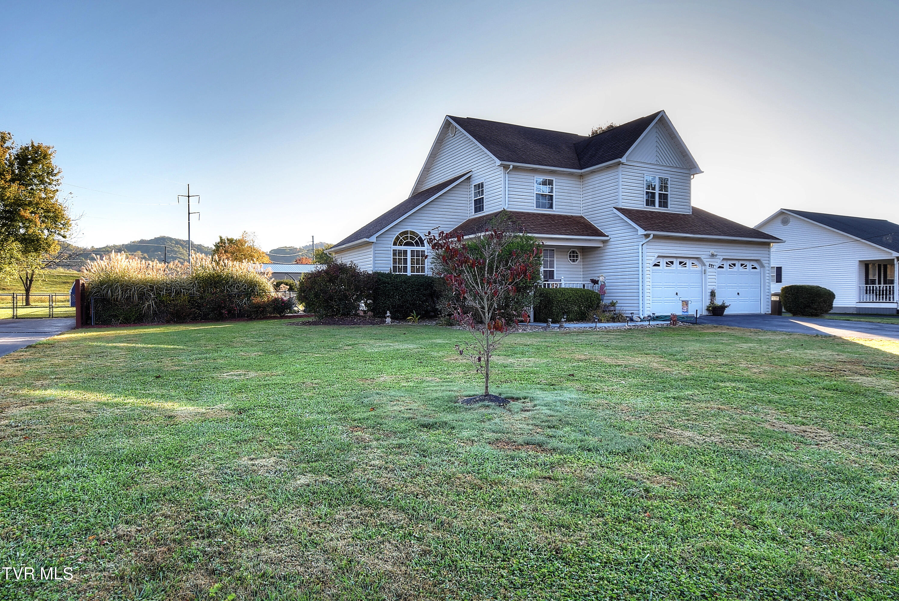 221 Blue Springs Road Elizabethton, TN 37643 - Photo 2 of 47 2
