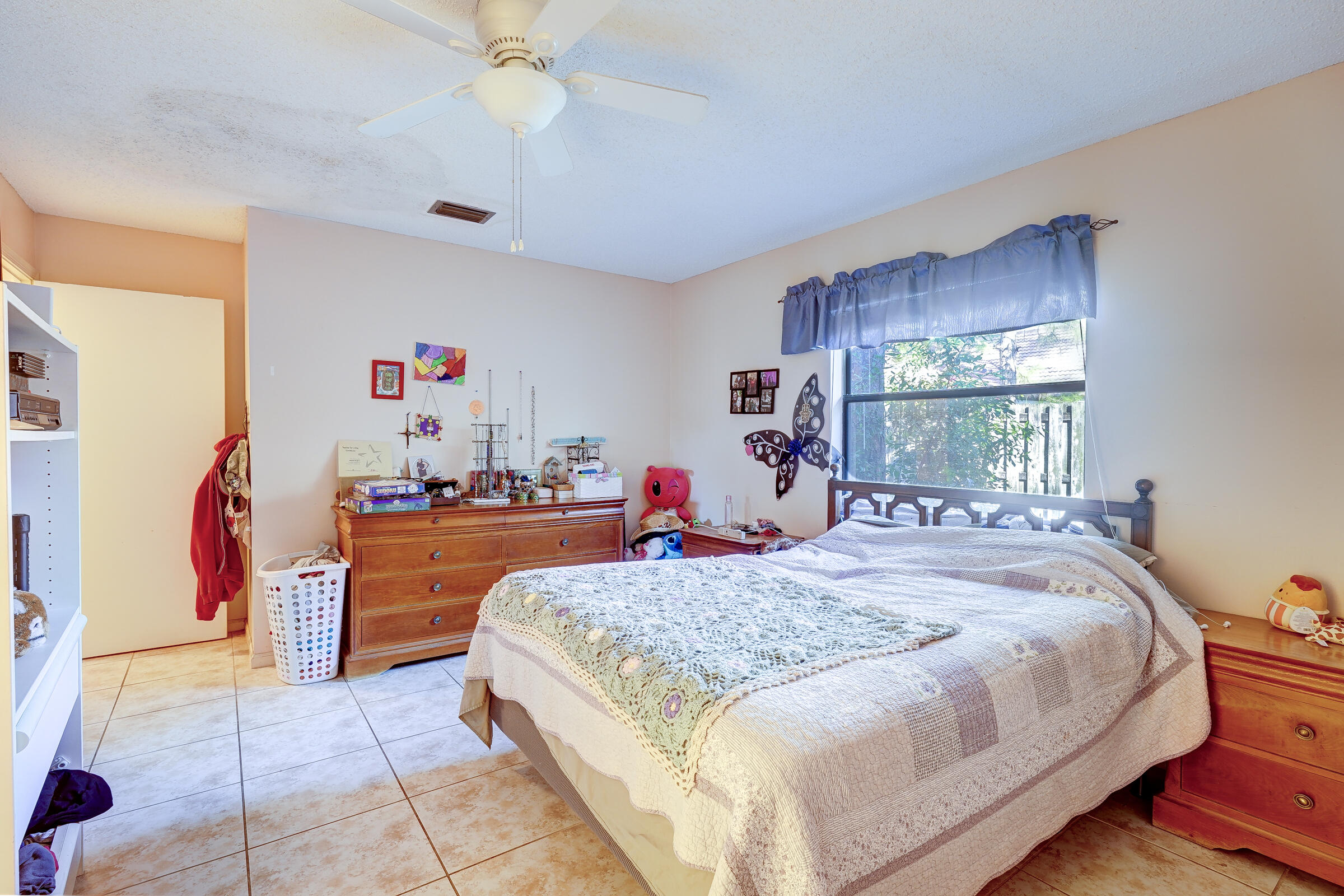 1073 Goldenrod Road Wellington, FL 33414 - Photo 23 of 27 1073Goldenrod-29