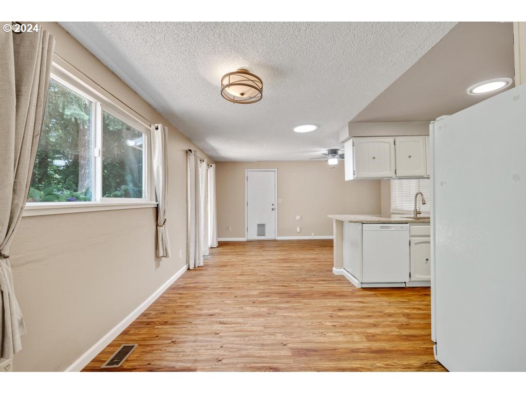 361 Southwest 4th Street Gresham, OR 97080 - Photo 11 of 48 Gallery Image 11