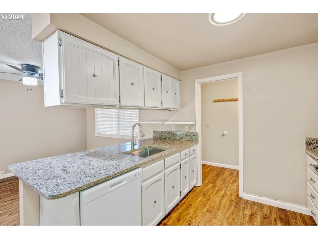 361 Southwest 4th Street Gresham, OR 97080 - Photo 15 of 48 Gallery Image 15
