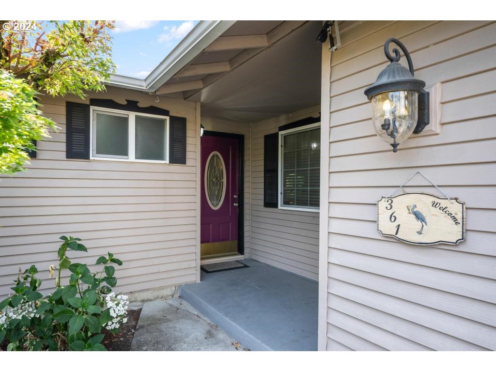 361 Southwest 4th Street Gresham, OR 97080 - Photo 4 of 48 Gallery Image 4