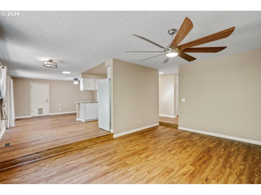 361 Southwest 4th Street Gresham, OR 97080 - Photo 10 of 48 Gallery Image 10