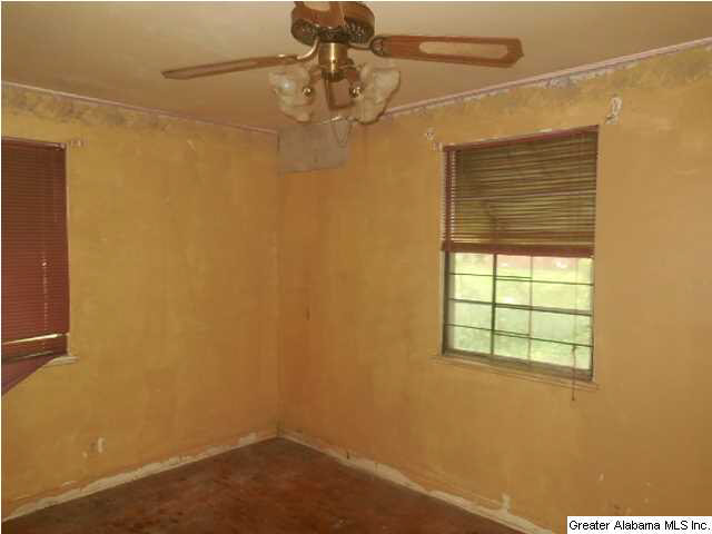 548 25th Street Southwest Birmingham, AL 35211 - Photo 6 of 11